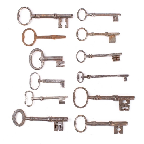 156 - A group of twelve various steel keys, both English and French: including two blank keys (12)