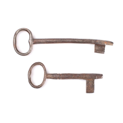 163 - Two early plain steel keys: 12.5 and 16.5cm long (2)