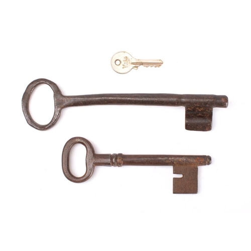 168 - An 18th century Irish steel key, 21cm long:, together with one other 18th century ? steel key, 15cm ... 
