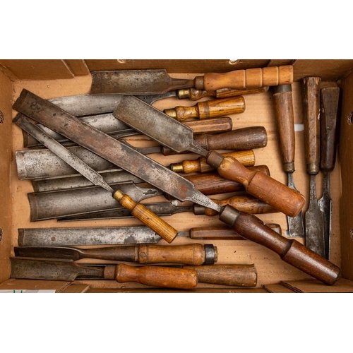 287 - A collection of woodturning chisels: various sizes and makers including Mort & Co , James Howarth, S... 