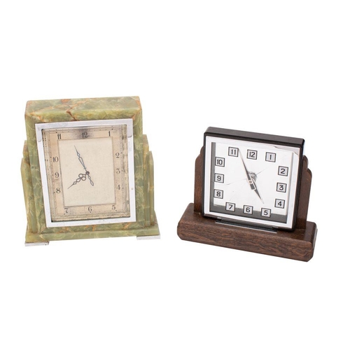 652 - An Art Deco green onyx mantel clock having an eight-day duration timepiece movement, the cream and g... 