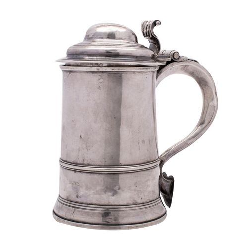 2270 - A George III silver tankard, maker WT possibly Walter Tweedie or William Turton, London, 1775 monogr... 