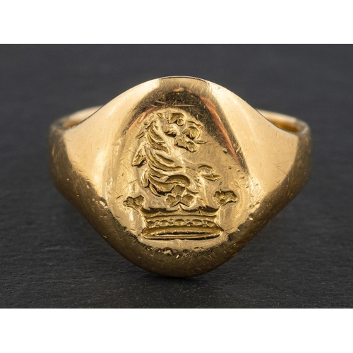 2409 - A signet ring, engraved with heraldic device, length of ring head ca. 1.3cm, ring size J, total weig... 