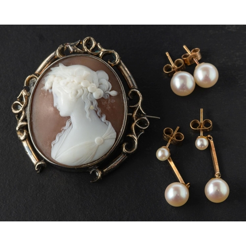 2489 - A pair of 9ct gold, cultured pearl ear studs, a pair of cultured pearl drop earrings and a shell cam... 