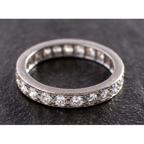 2970 - A round, brilliant-cut diamond full eternity ring, total estimated diamond weight ca. 1.15ct, H-I co... 