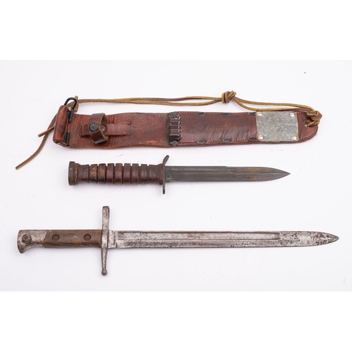 225 - An Italian 1891 pattern bayonet stamped 'B142 to hilt with two piece wooden grip, together with a US... 