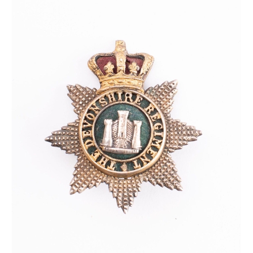 422 - A late 19th century Devonshire Regiment Officer's Forage cap badge 1881-1901,  the silvered star wit... 