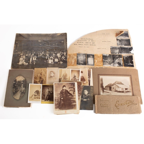 542 - A collection of late 19th/ early 20th century Carte de visitie and photographs, various subject matt... 