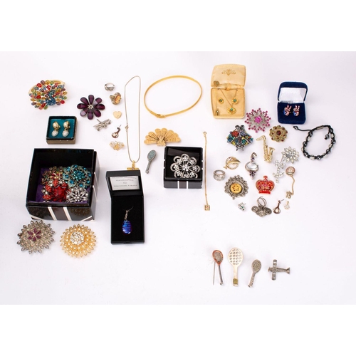 817 - A collection of late 20th century costume jewellery, various makers including Butler & Wilson, Londo... 