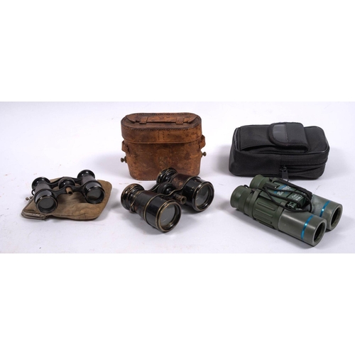 86 - A pair of early 20th century leather cased binoculars, together with a pair of 'Lilliput' opera glas... 
