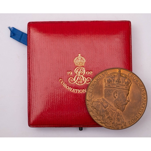 724 - A Victorian Royal Mint 1897 Diamond Jubilee white metal medallion in case of issue and envelope mark... 