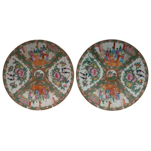 105 - A pair of Canton small chargers of shallow circular form, Qing Dynasty, 29cm.