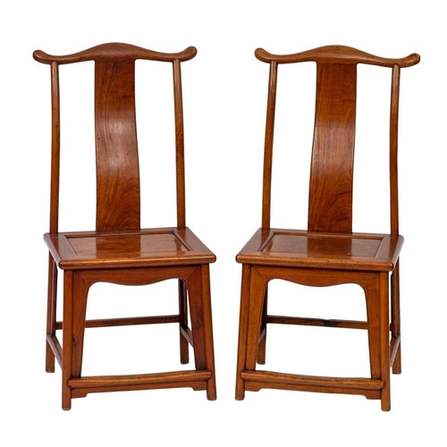 1356 - A pair of Chinese stained hardwood yoke back side chairs, in 17th century style, 20th century; with ... 