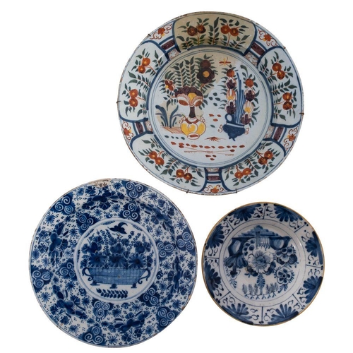 173 - A mixed lot of Dutch delftware comprising four blue and white chargers and a plate variously painted... 