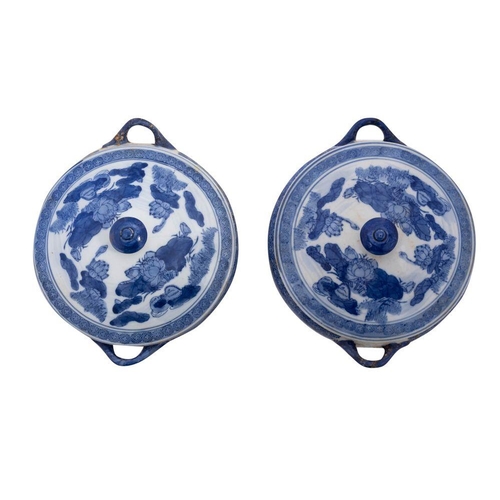 208 - Two 20th century Chinese-style ceramic table lamps and a pair of blue and white tureens and covers, ... 