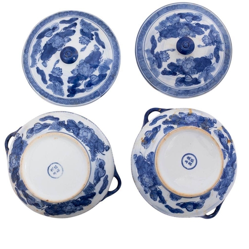 208 - Two 20th century Chinese-style ceramic table lamps and a pair of blue and white tureens and covers, ... 