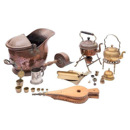 386 - A small quantity of domestic metalware, 19th and early 20th century; including a copper coal scuttle... 