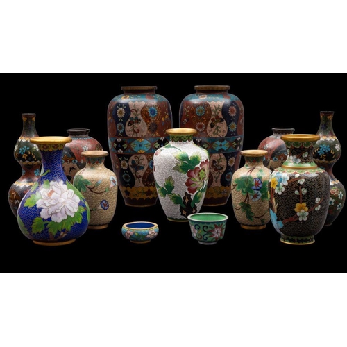 572 - A group of thirteen items of Chinese and Japanese cloisonne variously decorated with flowers, birds ... 