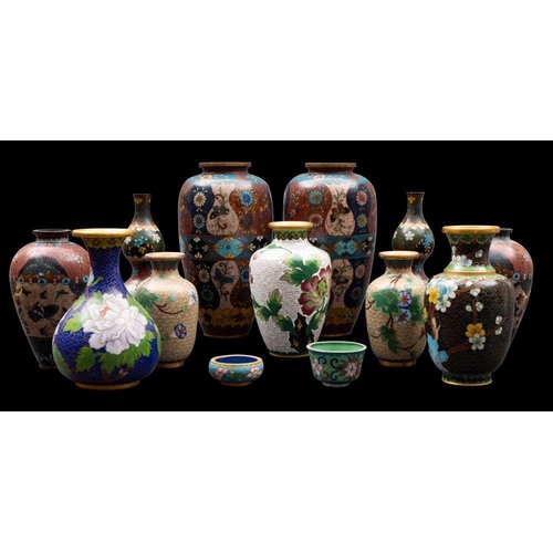 572 - A group of thirteen items of Chinese and Japanese cloisonne variously decorated with flowers, birds ... 