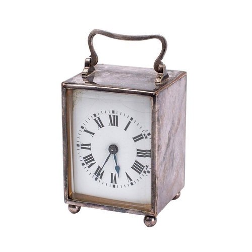 621 - A small silver-plated Edwardian carriage clock the eight-day duration timepiece movement having a pl... 