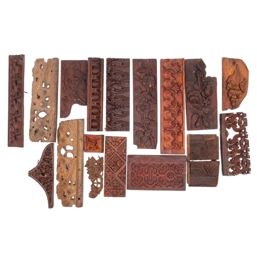 900 - A quantity of wood architectural mouldings, late 19th/early 20th century, mostly oak, including egg-... 