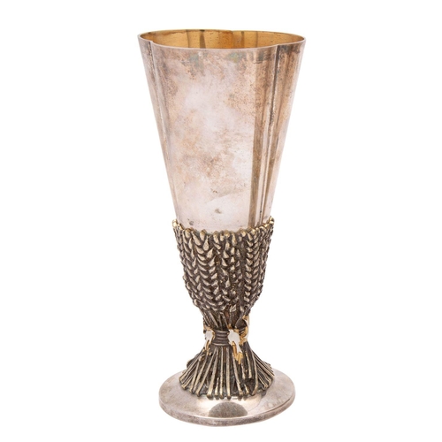 2028 - An Elizabeth II parcel-gilt silver commemorative goblet, maker Desmond Clen-Murphy for Aurum, London... 