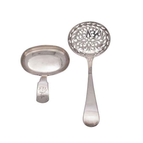 2033 - A William IV silver sugar shifting spoon, marker Thomas Wallis, London 1833, Old English pattern tog... 