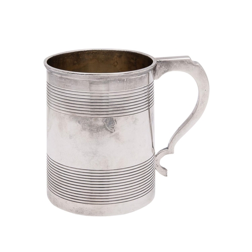 2091 - A George III silver pint tankard, maker Daniel Pontifex, London 1808, straight sided, with reeded ba... 