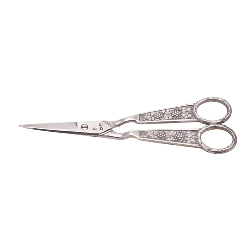 2107 - A pair of George III silver grape scissors, maker Thomas Phipps, Edward Robinson and James Phipps, L... 