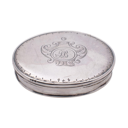 2113 - A George I silver pocket snuff box, Edmund Holliday, London, 1723, of oval form, the hinge lid with ... 