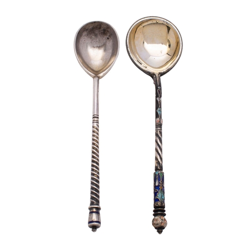 2163 - A Russian silver gilt and champleve caviar spoon, early 20th century, possibly Michael Smirnov, Kost... 