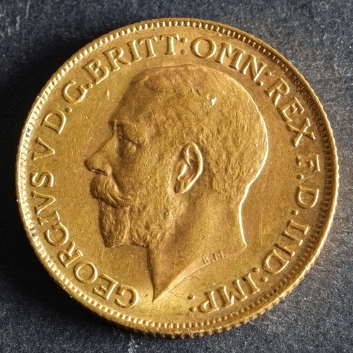 2433 - A 1911 Georgian Gold Sovereign.