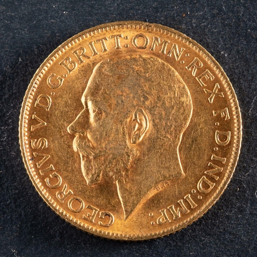 2441 - A George V gold sovereign coin, dated 1913, diameter ca. 22mms, total weight ca. 7.9gms.