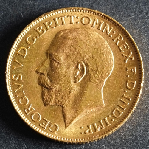 2446 - A 1925 Georgian Gold Sovereign.