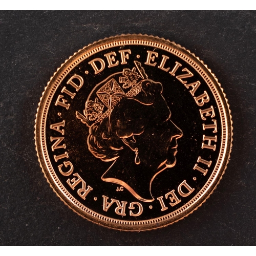 2452 - An Elizabeth II gold sovereign coin, dated 2017, diameter ca. 22mms, total weight ca. 8gms, accompan... 