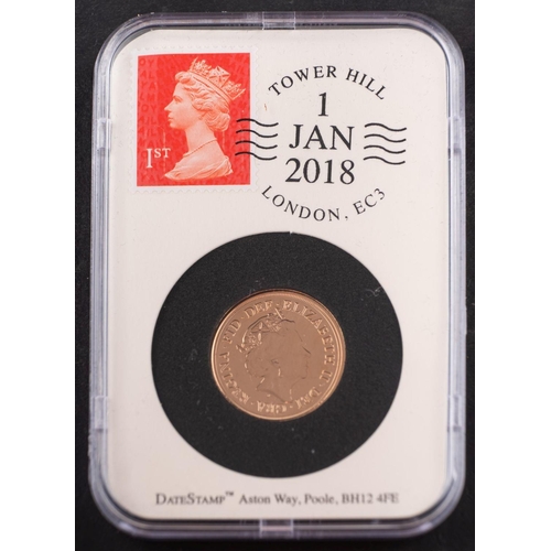 2454 - An Elizabeth II gold sovereign coin, dated 2018, diameter ca. 22mms, total weight ca. 8gms, accompan... 