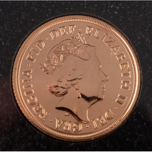 2455 - An Elizabeth II gold sovereign coin, dated 2018, diameter ca. 22mms, total weight ca. 8gms, accompan... 