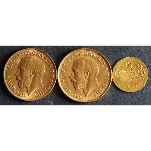 2471 - Two Georgian Gold Sovereigns dated 1914 and 1916, with a small gold coin.