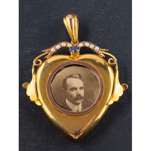 2648 - An Edwardian, 9ct gold heart-shaped locket pendant, with glazed compartments to front and verso, the... 