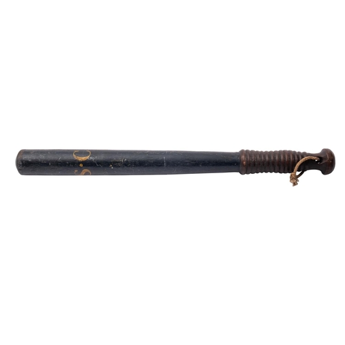 426 - A late 19th/ early 20th century Special Constabulary truncheon, unsigned, 44cm long