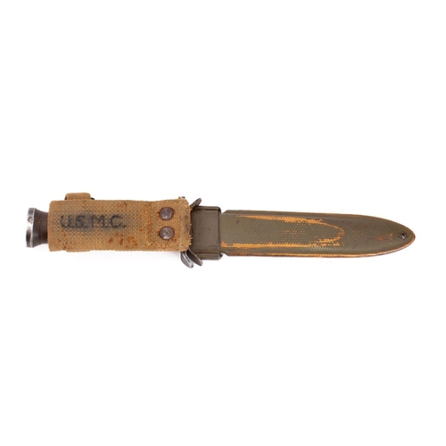 655 - A US M3 pattern trench/fighting knife, the straight double edged blade stamped 'US M3 1943' over hil... 