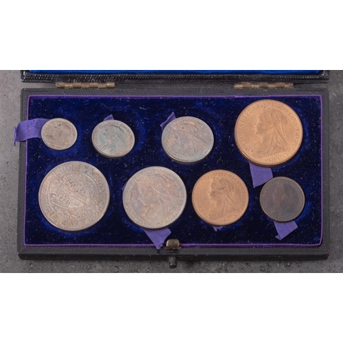 585 - A high grade Victorian 1901 boxed set, half crown to farthing.