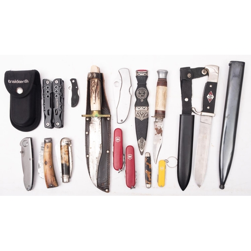 93 - A  group of various pocket knives and pen knives, various makers including a horn handle knife by Wi... 