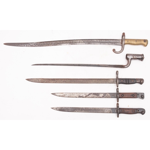 135 - A WWI 1917 Pattern Remington Bayonet, together with a Continental socket bayonet, a Chasspot bayonet... 