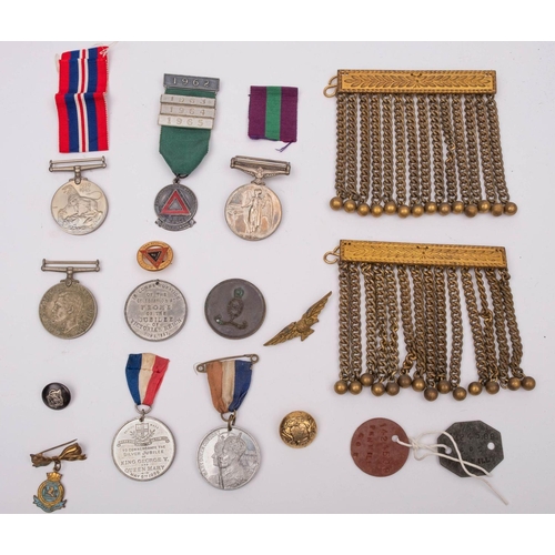 170 - An Elizabeth II General Service medal with Malaya clasp to '4074654 Act. Cpl D L Cockram RAF', in bo... 