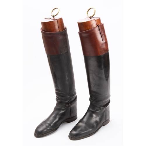 32 - A pair of handmade mahogany topped hunting/riding boots, heel to toe 30cm, with mahogany and brass b... 