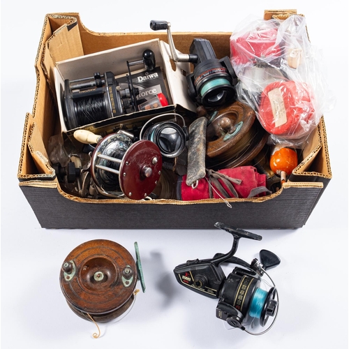 344 - A Dawia PMF57H reel, together with a group of various fly, sea and spinning reels, including a Shake... 