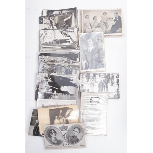 475 - A large accumulation of mid 20th century and later postcards of British and Foreign Royalty and rela... 