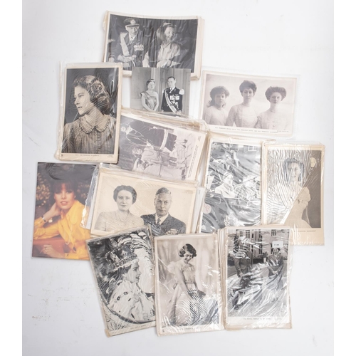 475 - A large accumulation of mid 20th century and later postcards of British and Foreign Royalty and rela... 