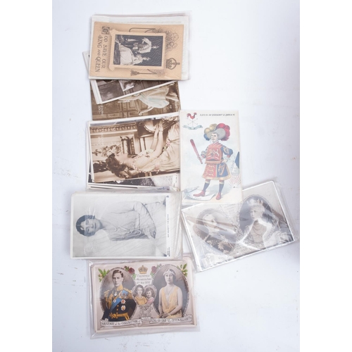 476 - A large accumulation of early 20th century and later postcards of British and Foreign Royalty and re... 